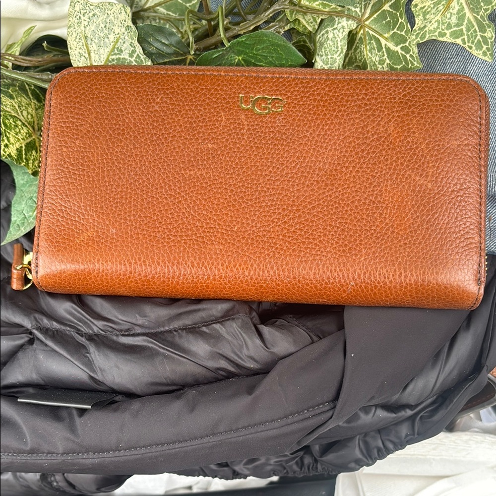 UGG Men's Brown Leather Wallet